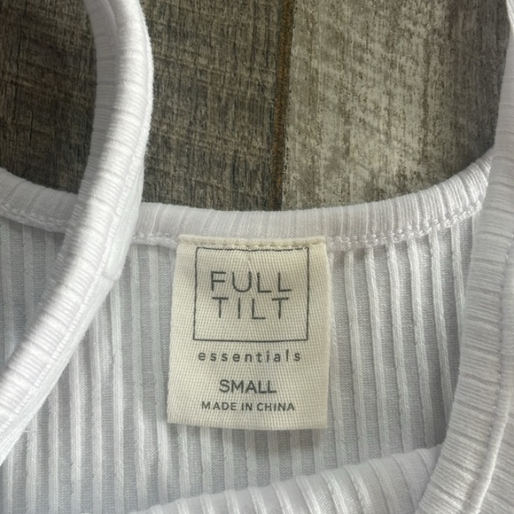 Tilly's Full Tilt Size Small White Crop Top Tank Top - Picture 3 of 4